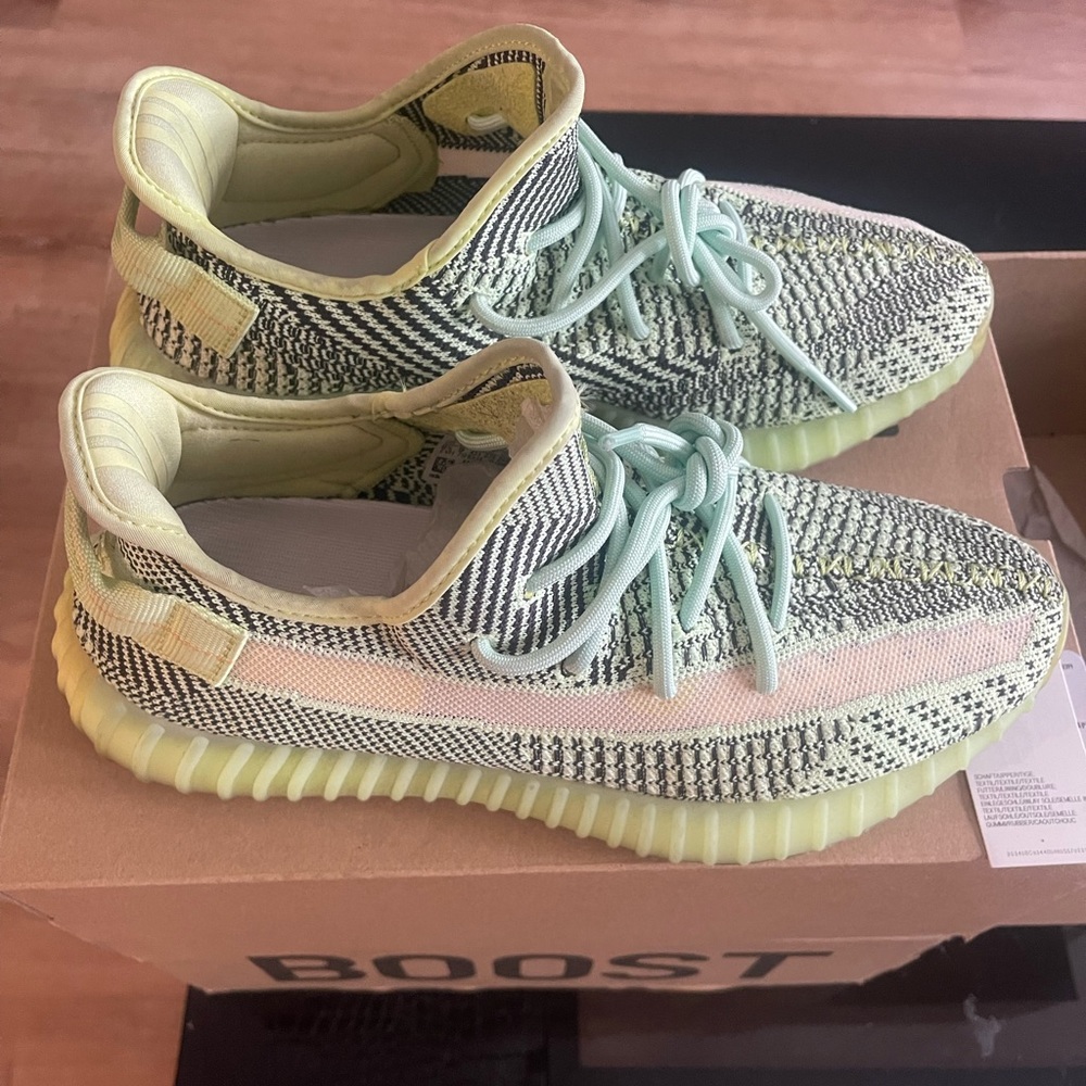Size 9.5- Adidas Yeezy Boost 350 V2 Yeezreel